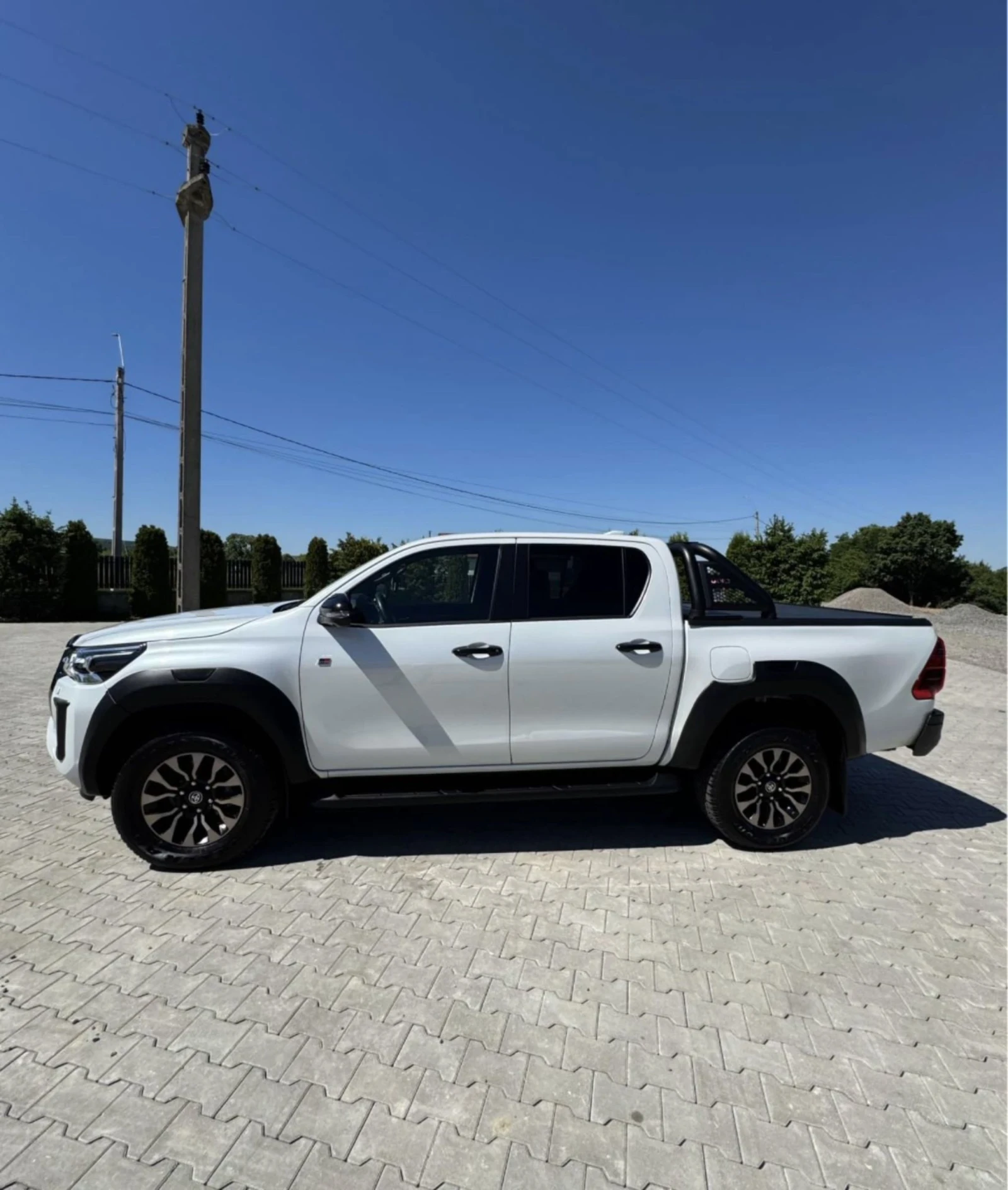 Toyota Hilux 2.8GR Sport Гаранция , снимка 3 - Автомобили и джипове - 54682514