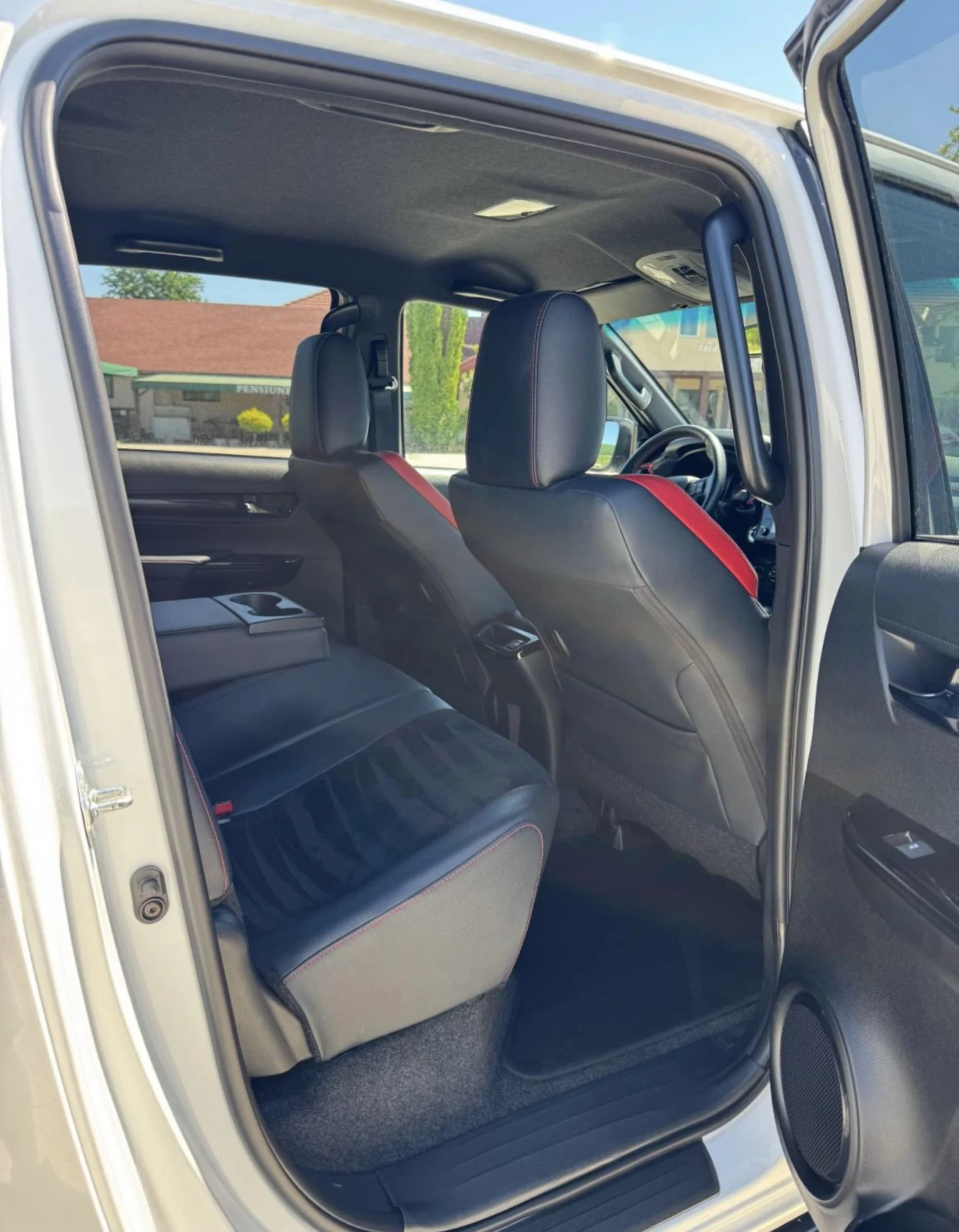 Toyota Hilux 2.8GR Sport Гаранция , снимка 7 - Автомобили и джипове - 54682514