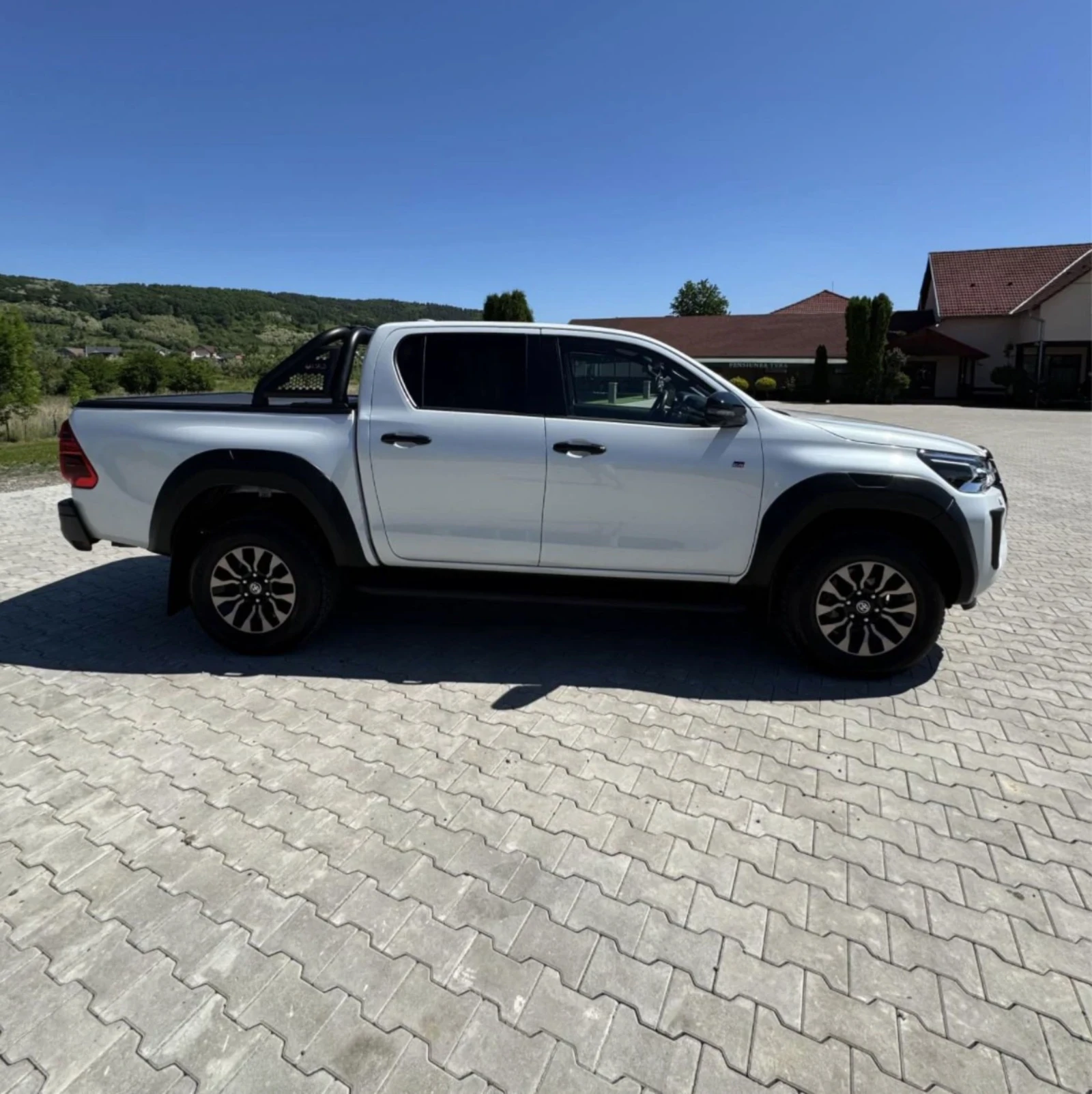 Toyota Hilux 2.8GR Sport Гаранция , снимка 9 - Автомобили и джипове - 54682514