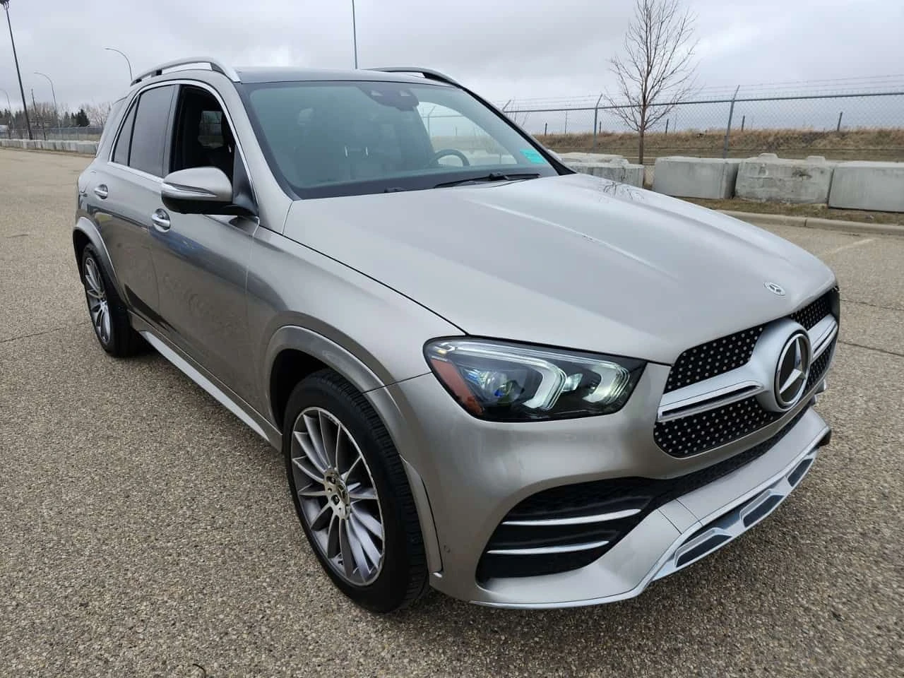 Mercedes-Benz GLE 350 AMG Line * Head Up * Дистроник * CARFAX * , снимка 2 - Автомобили и джипове - 54688043