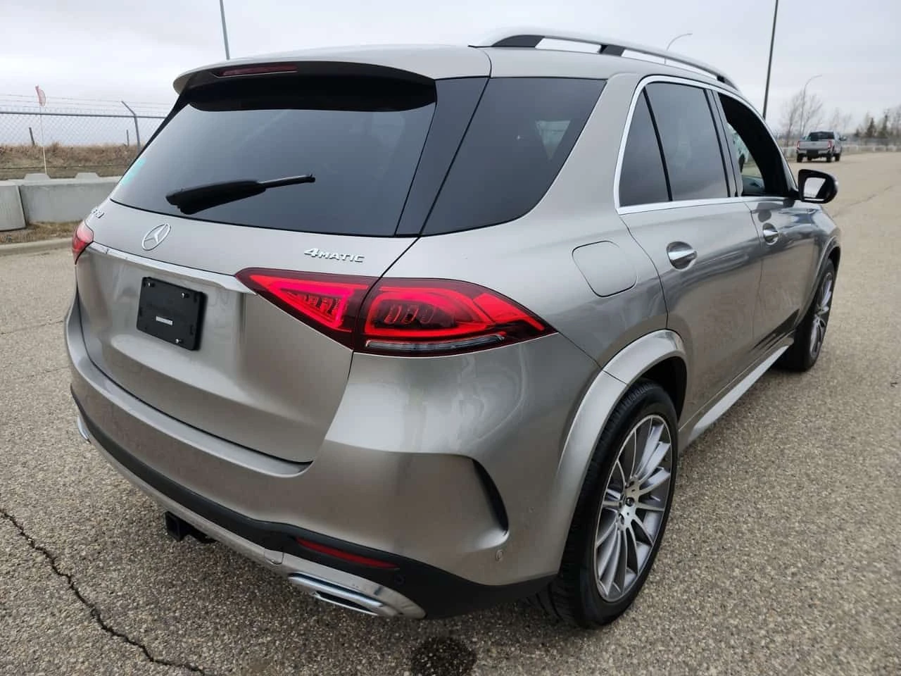 Mercedes-Benz GLE 350 AMG Line * Head Up * Дистроник * CARFAX * , снимка 3 - Автомобили и джипове - 54688043