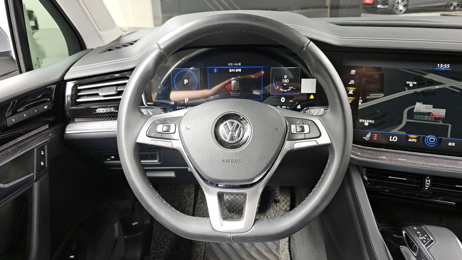 VW Touareg PREMIUM* 3.0* TDI* ОБДУХ* 360* КАМЕРИ* ПОДГРЕВ* , снимка 9 - Автомобили и джипове - 54784937