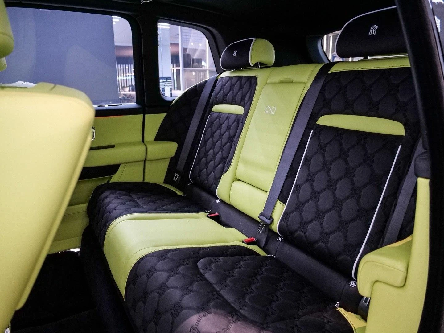 Rolls-Royce Cullinan V12 / BLACK BADGE / BESPOKE / NIGHT / HUD / 360 / | Mobile.bg � ����������� 16