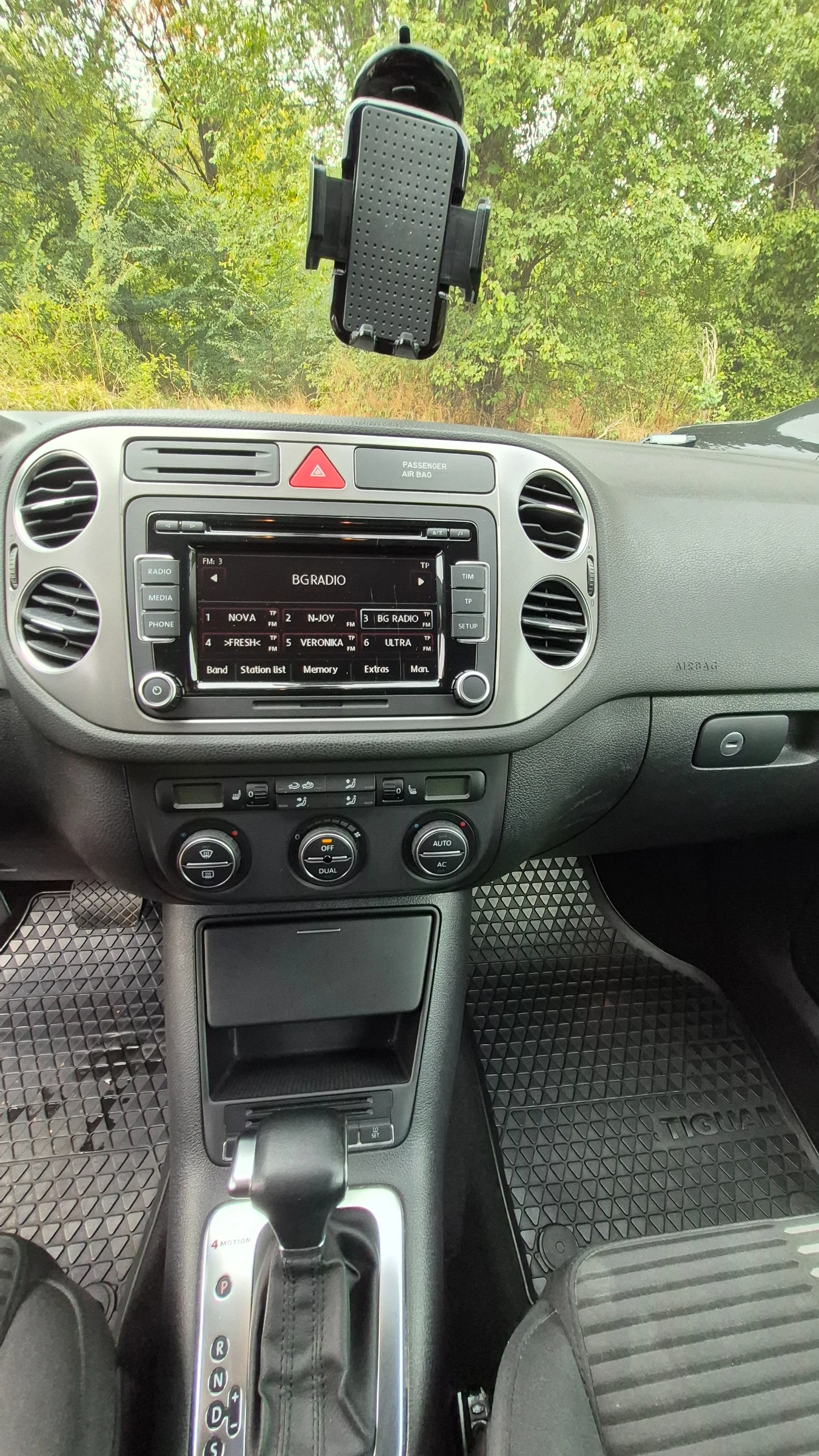 VW Tiguan, снимка 14 - Автомобили и джипове - 56084007