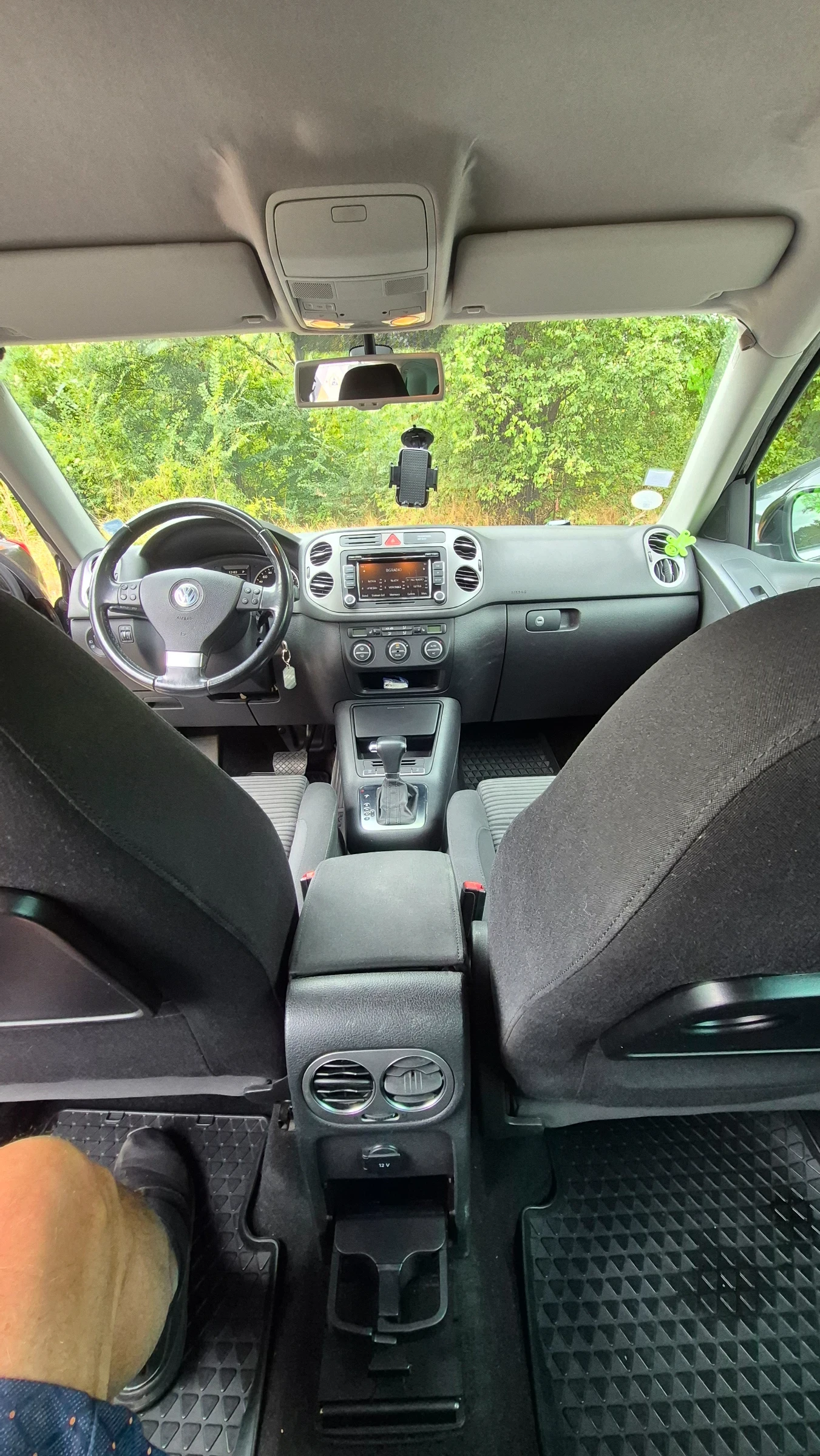 VW Tiguan, снимка 12 - Автомобили и джипове - 56084007