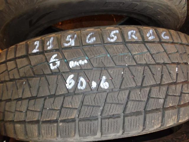 Гуми Зимни 215/65R16, снимка 1 - Гуми и джанти - 19939808