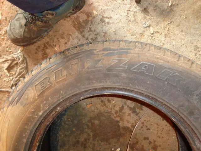 Гуми Зимни 215/65R16, снимка 8 - Гуми и джанти - 19939808