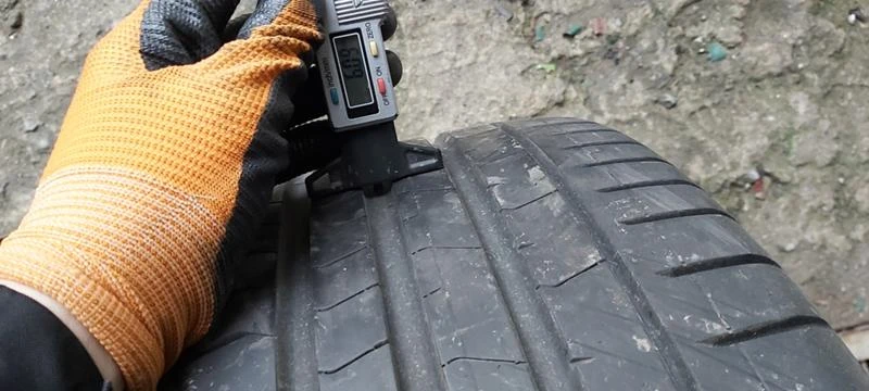 Гуми Всесезонни 245/40R19, снимка 3 - Гуми и джанти - 35608342