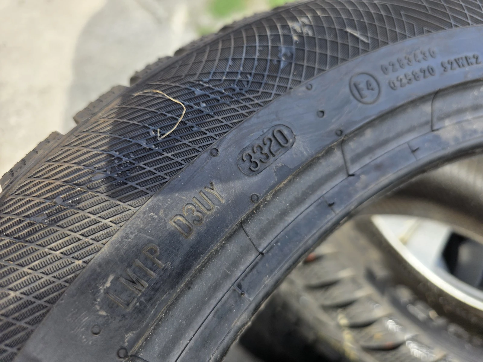 Гуми Зимни 235/50R18, снимка 4 - Гуми и джанти - 56664351
