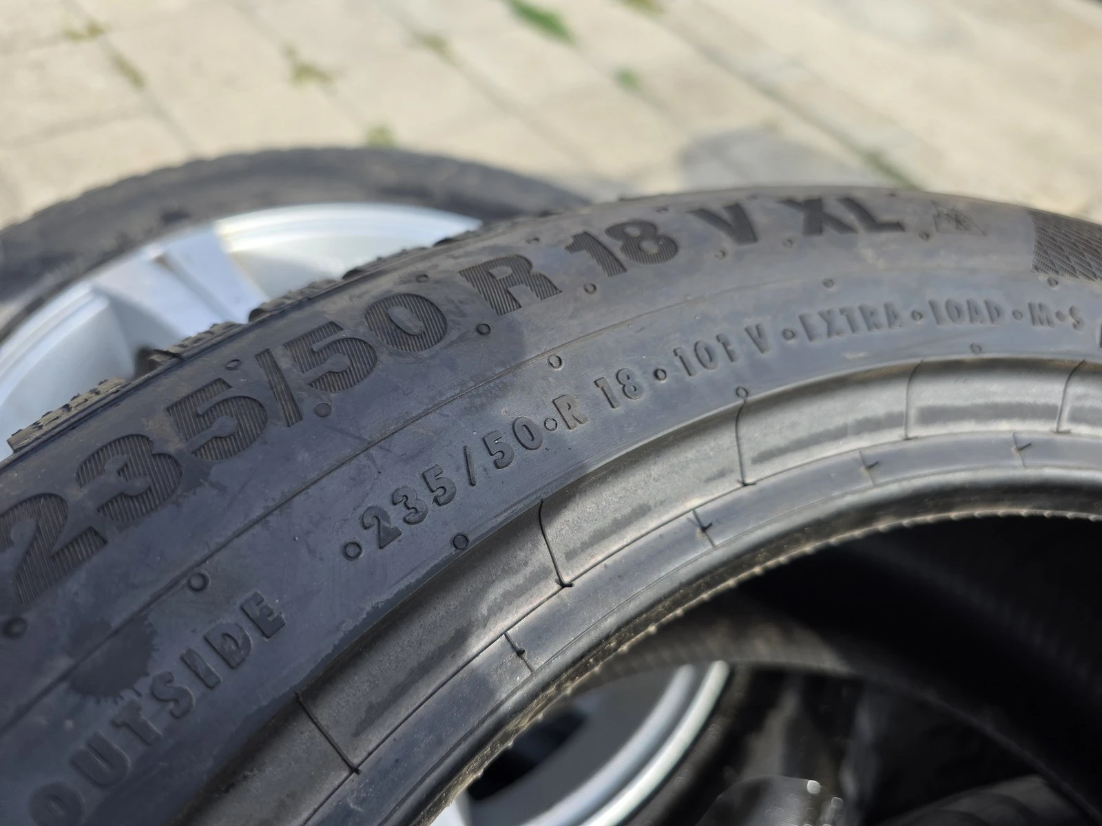 Гуми Зимни 235/50R18, снимка 5 - Гуми и джанти - 56664351