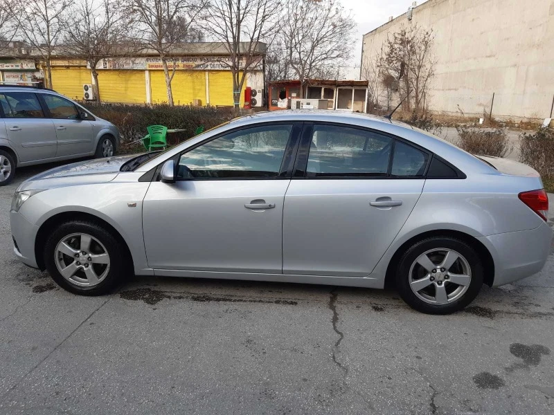 Chevrolet Cruze 1.6, снимка 3 - Автомобили и джипове - 45870384