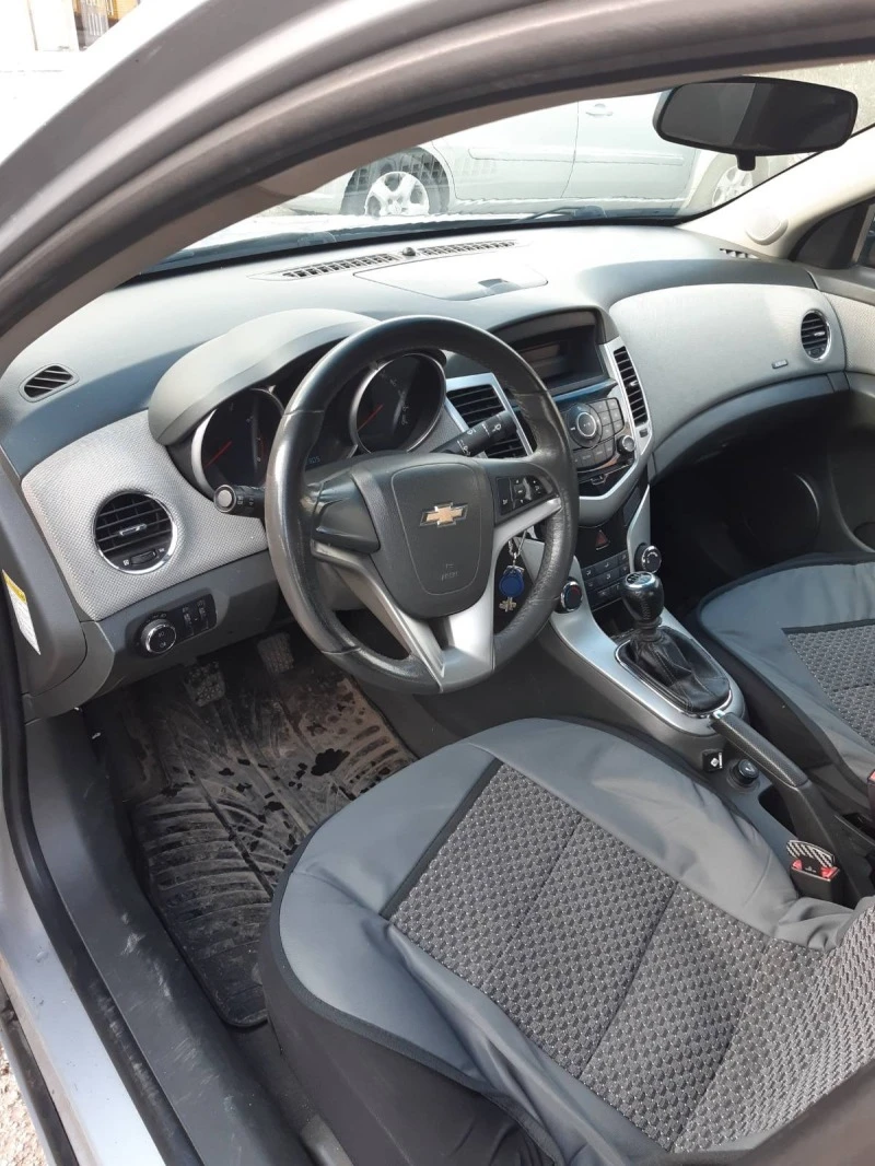 Chevrolet Cruze 1.6, снимка 8 - Автомобили и джипове - 45870384