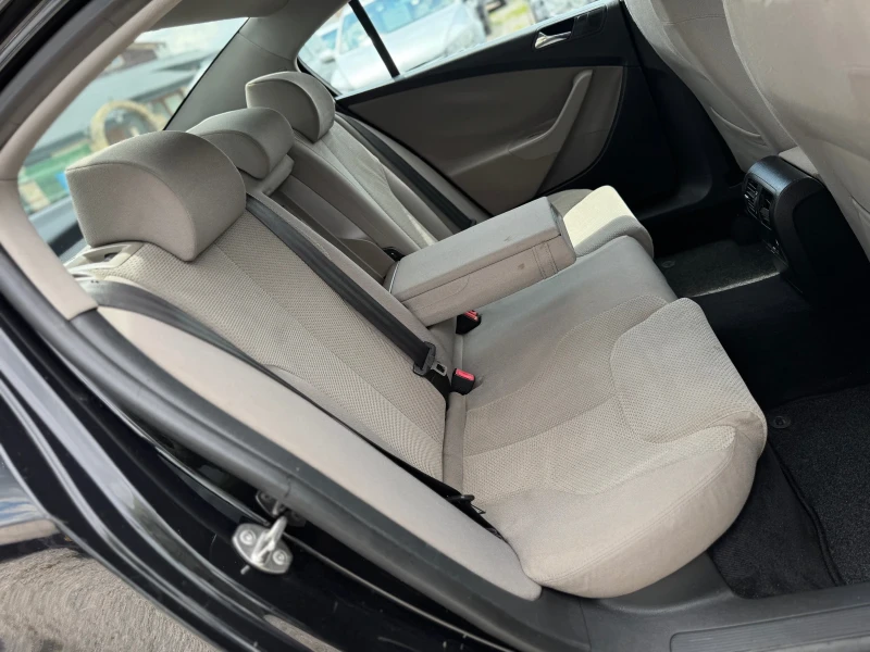 VW Passat 1.9TDI 105кс НАВИ КЛИМАТРОНИК , снимка 13 - Автомобили и джипове - 50460739