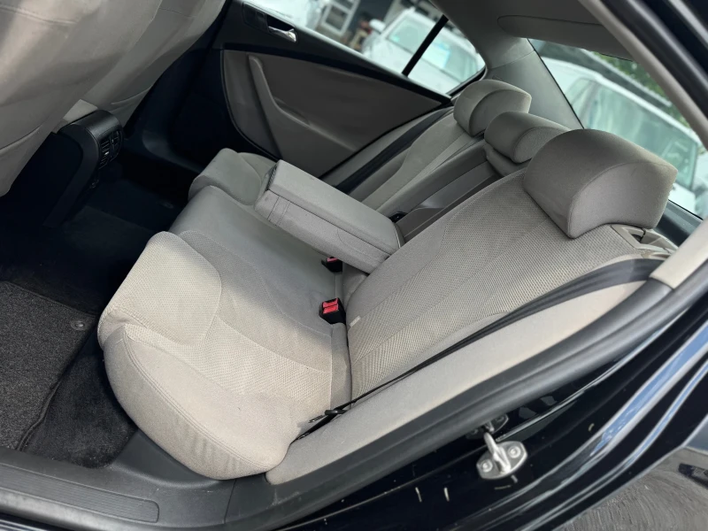 VW Passat 1.9TDI 105кс НАВИ КЛИМАТРОНИК , снимка 12 - Автомобили и джипове - 50460739