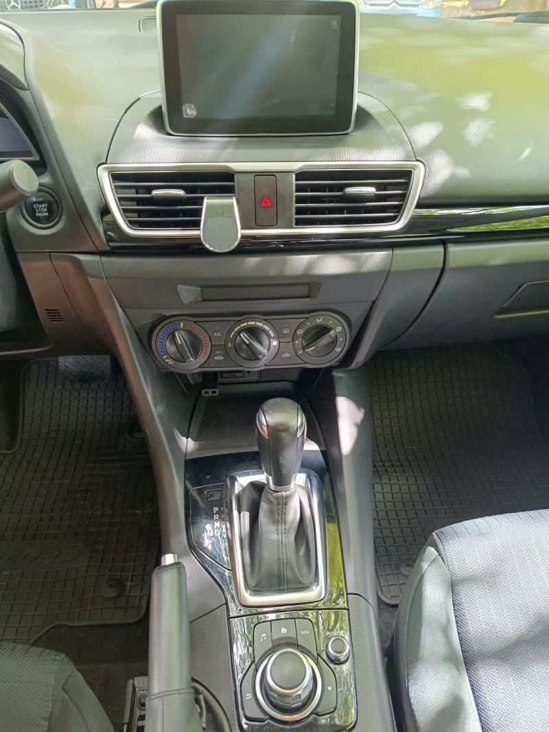 Mazda 3 2.0 SKYACTIV , снимка 10 - Автомобили и джипове - 52303658