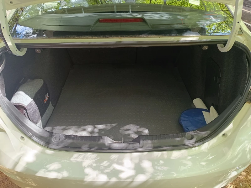 Mazda 3 2.0 SKYACTIV , снимка 15 - Автомобили и джипове - 52303658