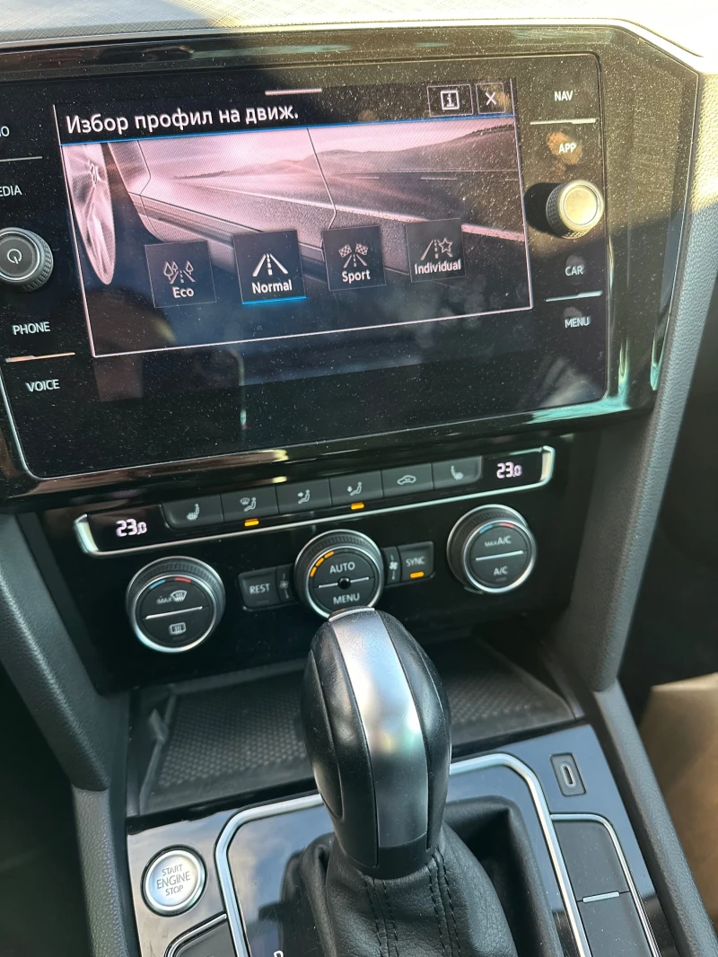 VW Passat R-LINE PANORAMA KEYLESS AMBiENT, снимка 15 - Автомобили и джипове - 53270862