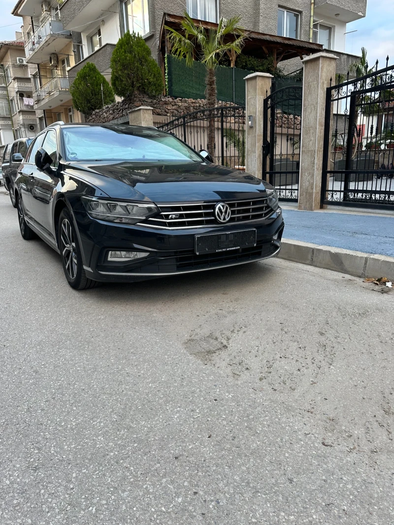 VW Passat R-LINE PANORAMA KEYLESS AMBiENT, снимка 10 - Автомобили и джипове - 52584245