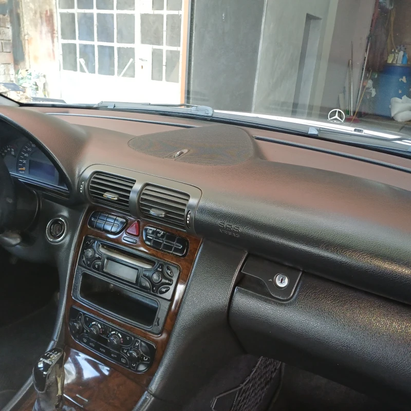 Mercedes-Benz C 220, снимка 6 - Автомобили и джипове - 53371619