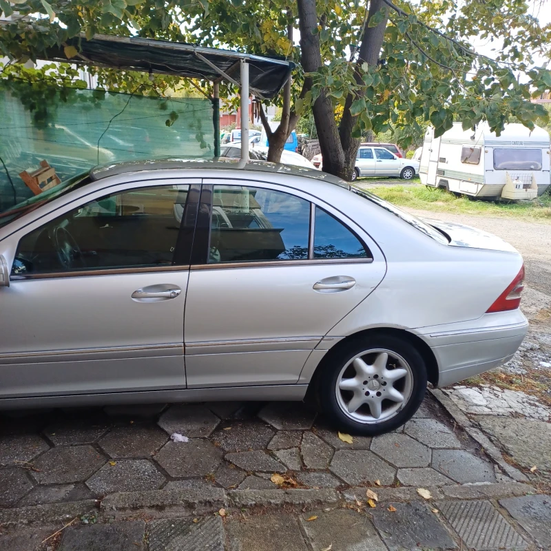 Mercedes-Benz C 220, снимка 11 - Автомобили и джипове - 53371619