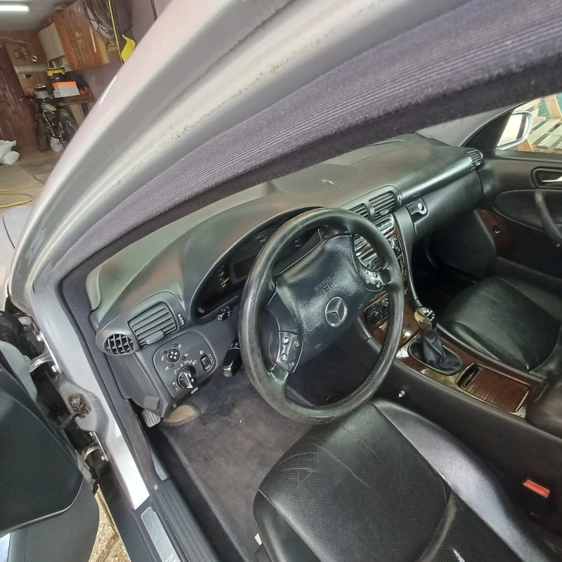 Mercedes-Benz C 220, снимка 3 - Автомобили и джипове - 53371619