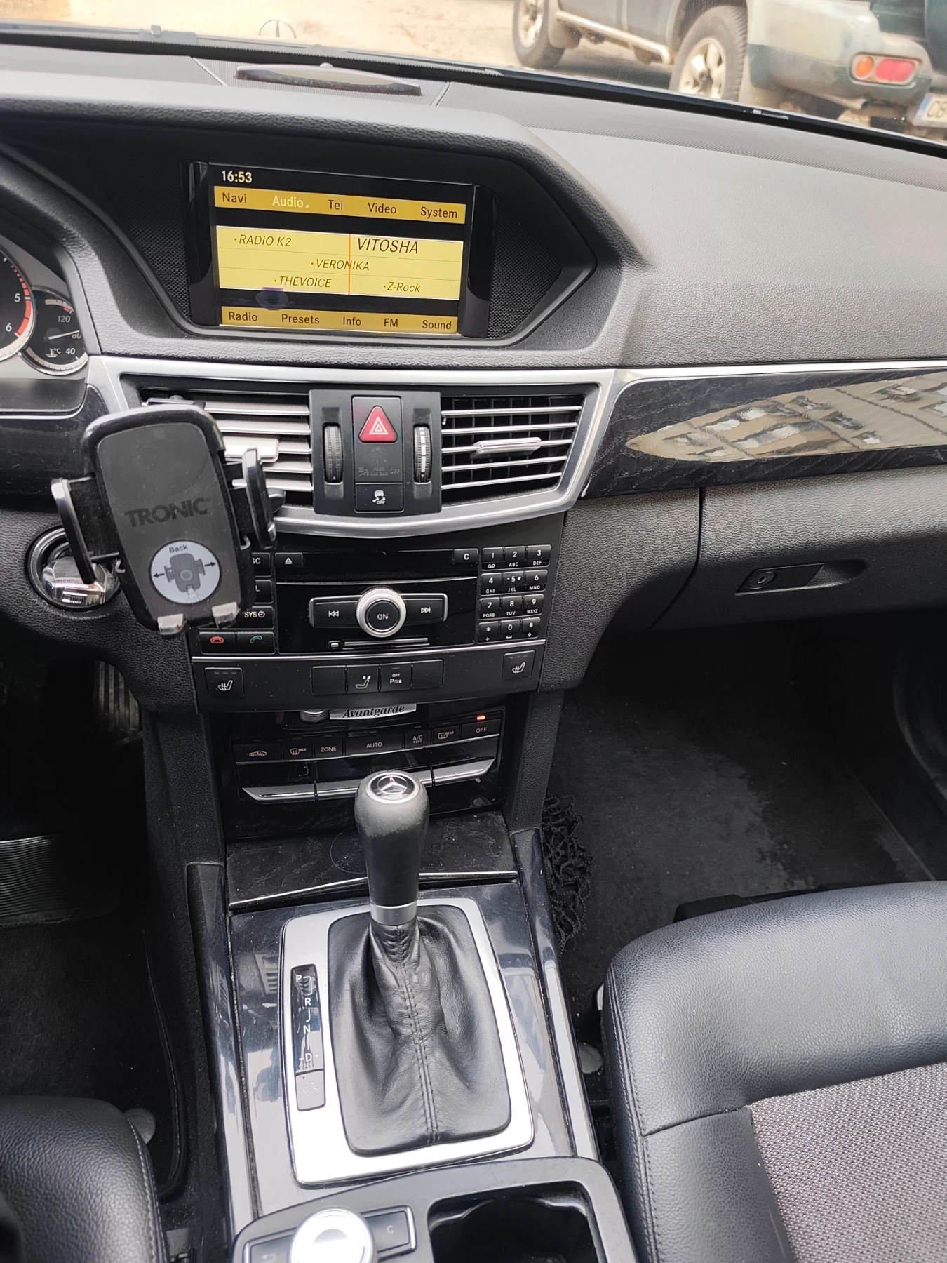 Mercedes-Benz E 220 Facelift! !АВТОМАТИК! * КЛИМАТРОНИК* !!ТОП!, снимка 15 - Автомобили и джипове - 53845373