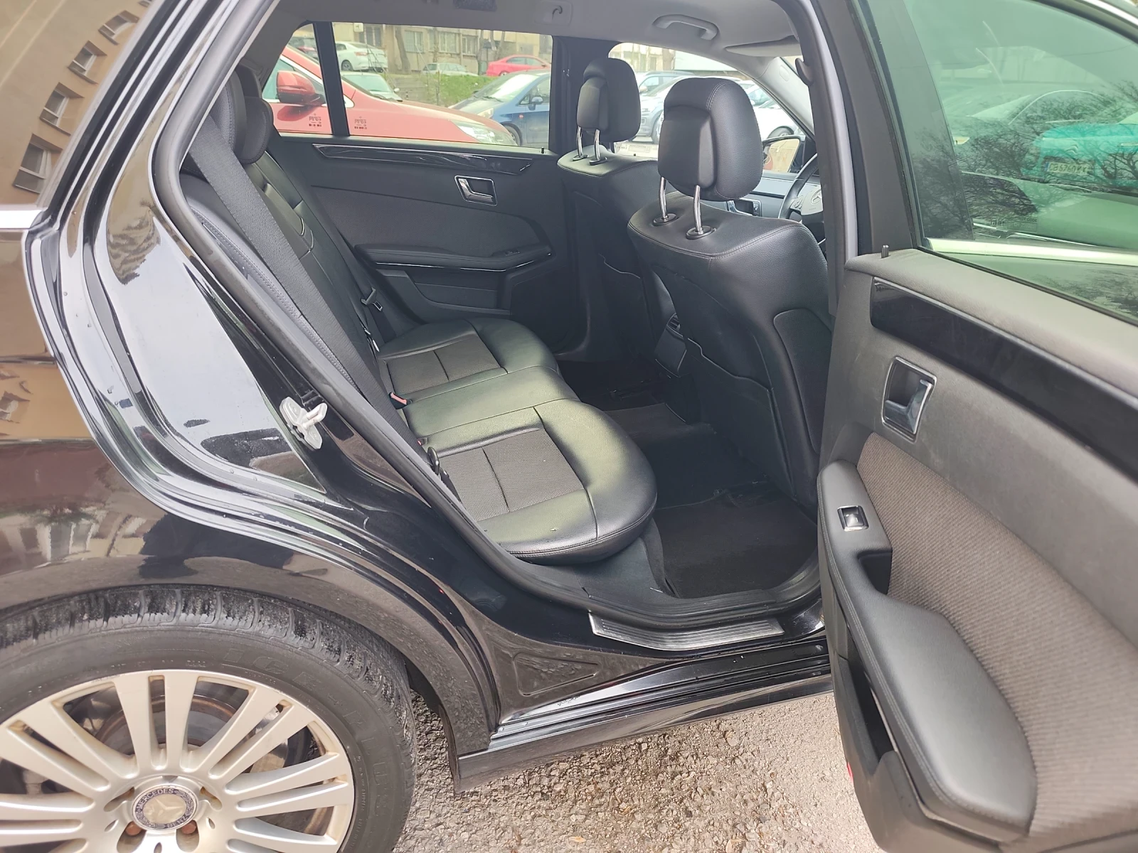 Mercedes-Benz E 220 Facelift! !АВТОМАТИК! * КЛИМАТРОНИК* !!ТОП!, снимка 13 - Автомобили и джипове - 53845373