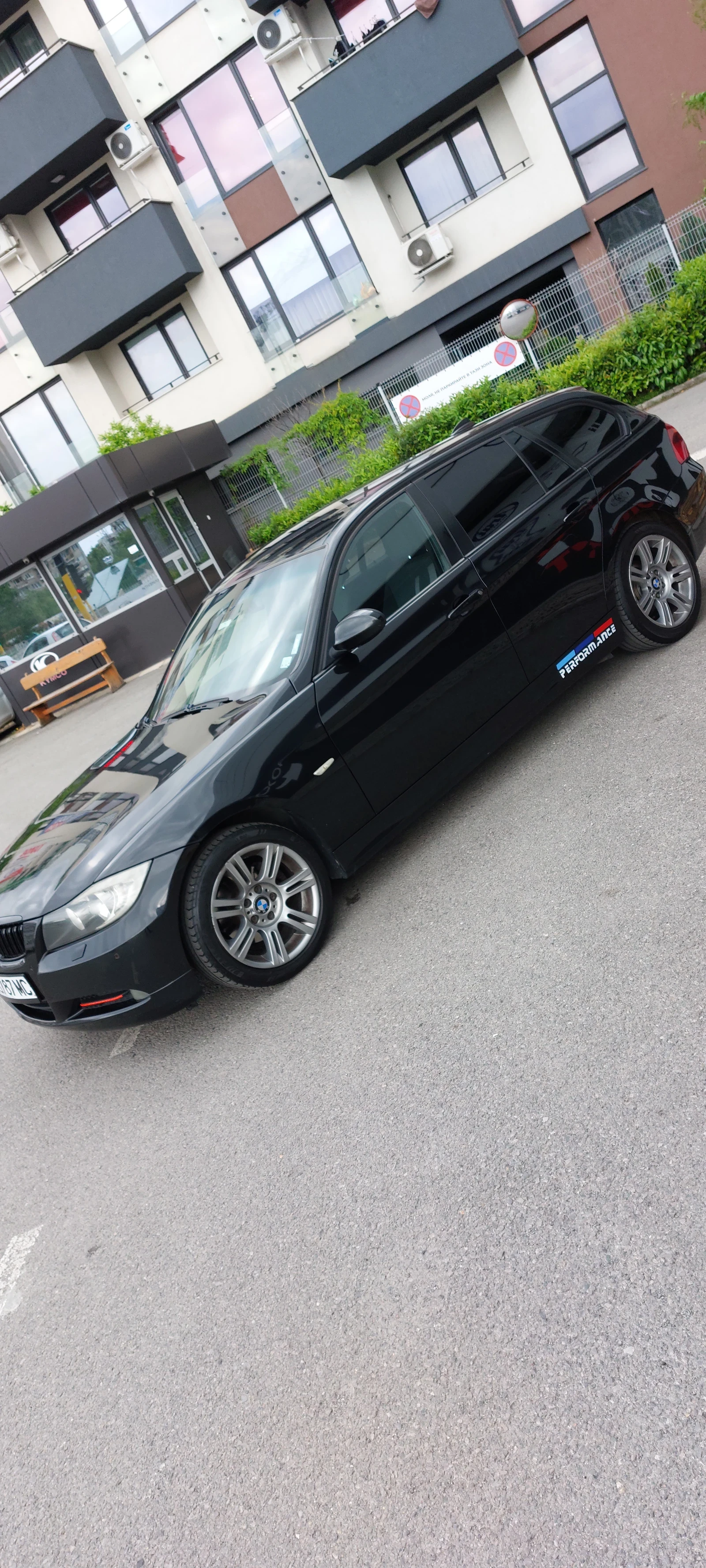 BMW 320 BLECK EDITION - изображение 4