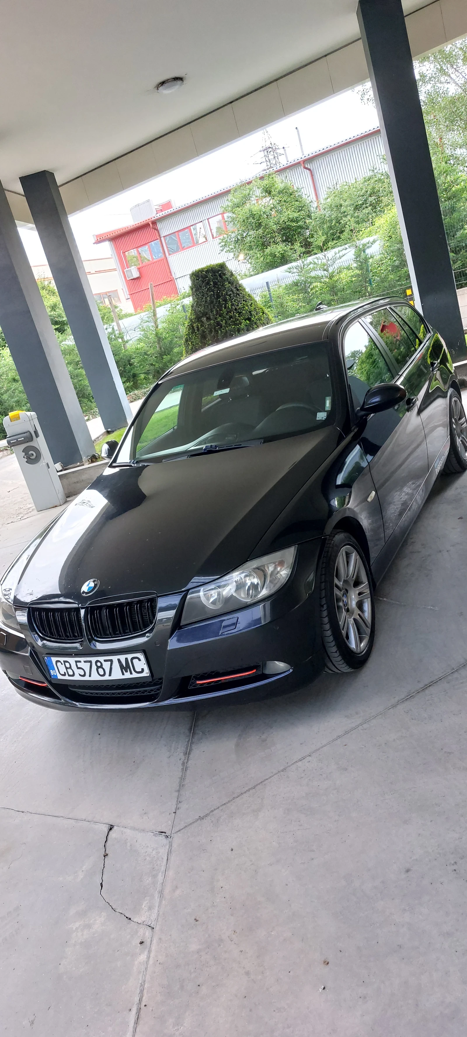 BMW 320 BLECK EDITION - изображение 8