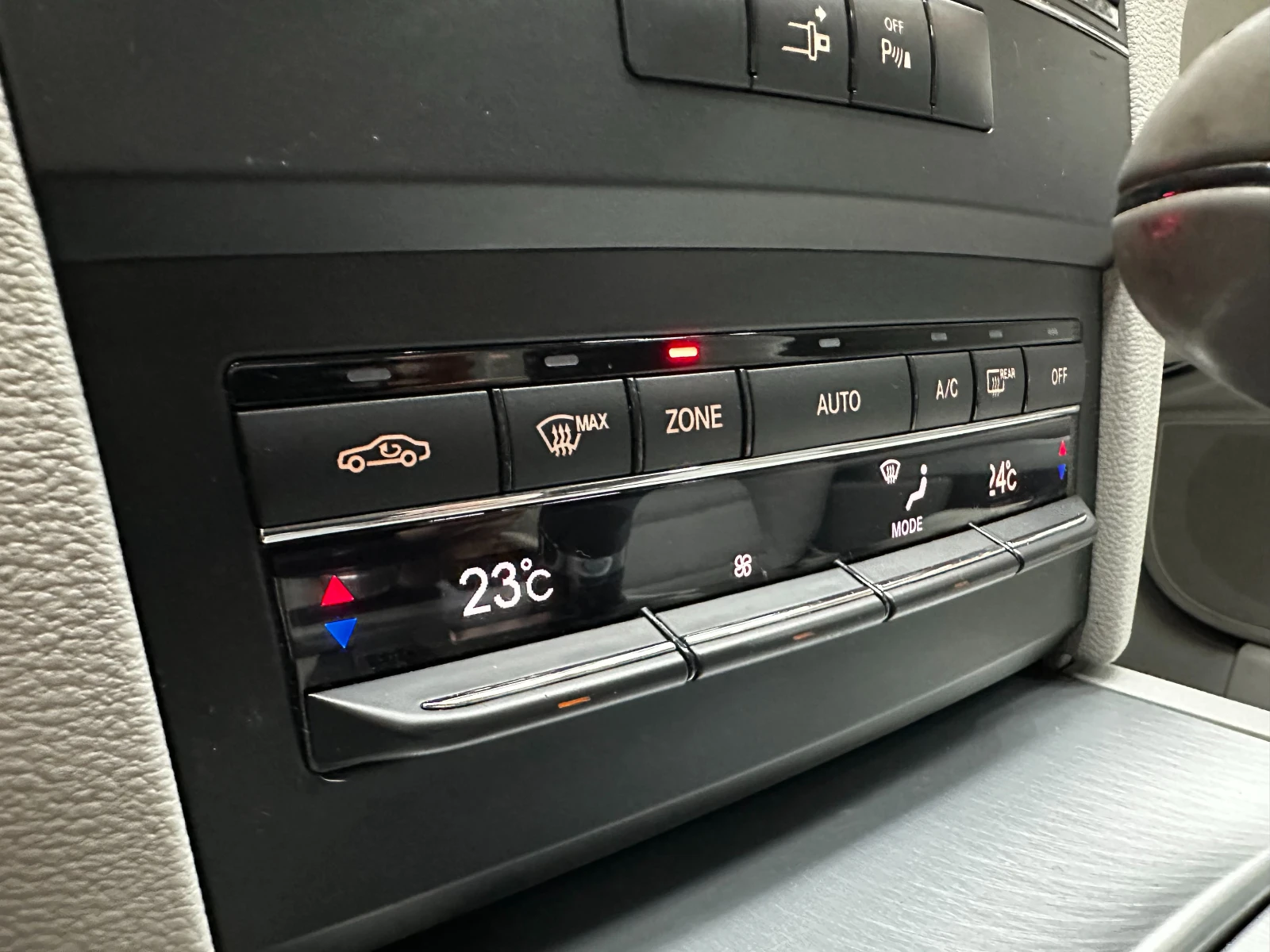 Mercedes-Benz E 350 3.0d 231 к.с./ГАРАНЦИЯ/БАРТЕР/ЛИЗИНГ/КОМЕНТАР, снимка 12 - Автомобили и джипове - 51438877