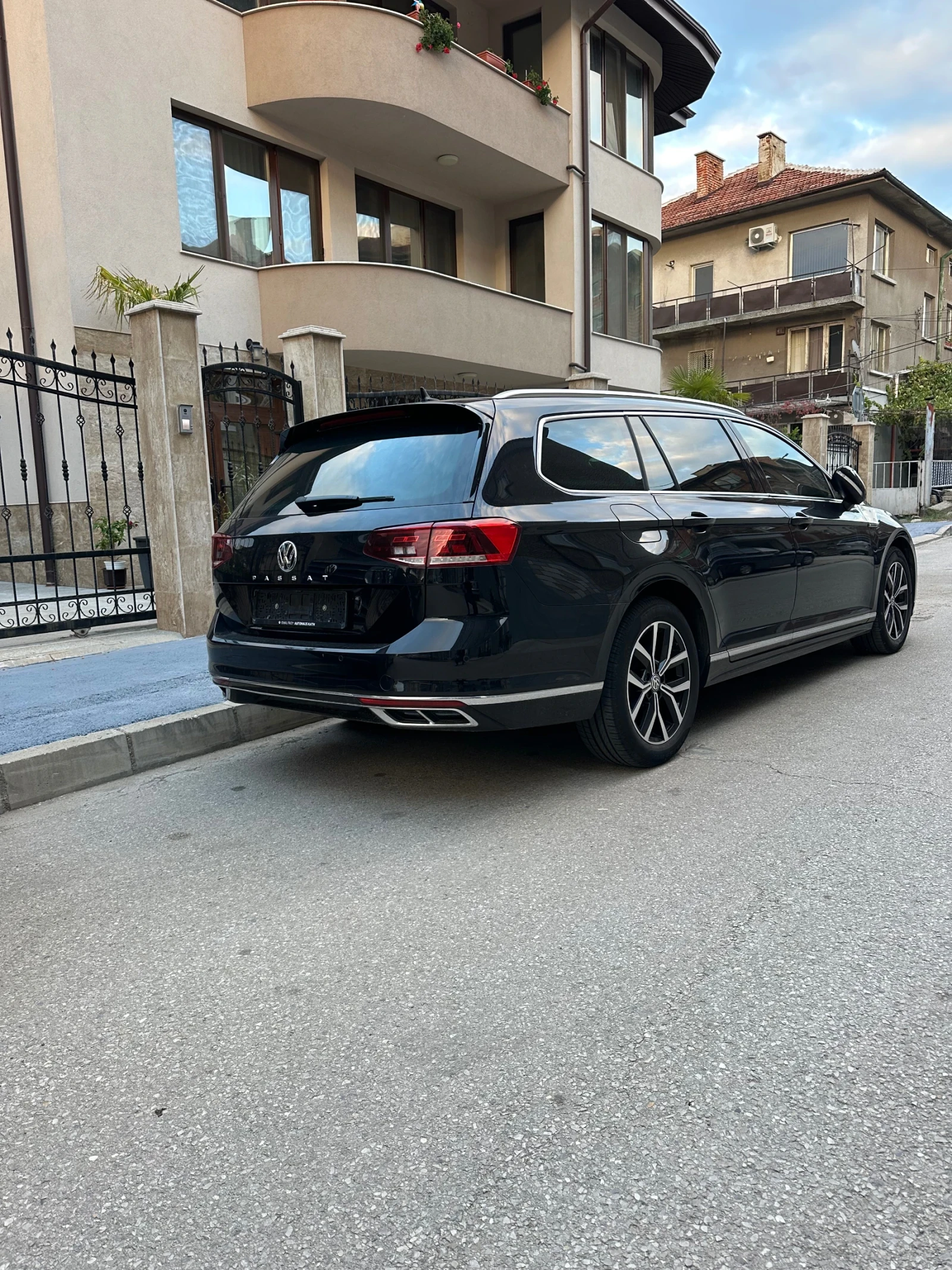 VW Passat R-LINE PANORAMA KEYLESS AMBiENT | Mobile.bg — изображение 12