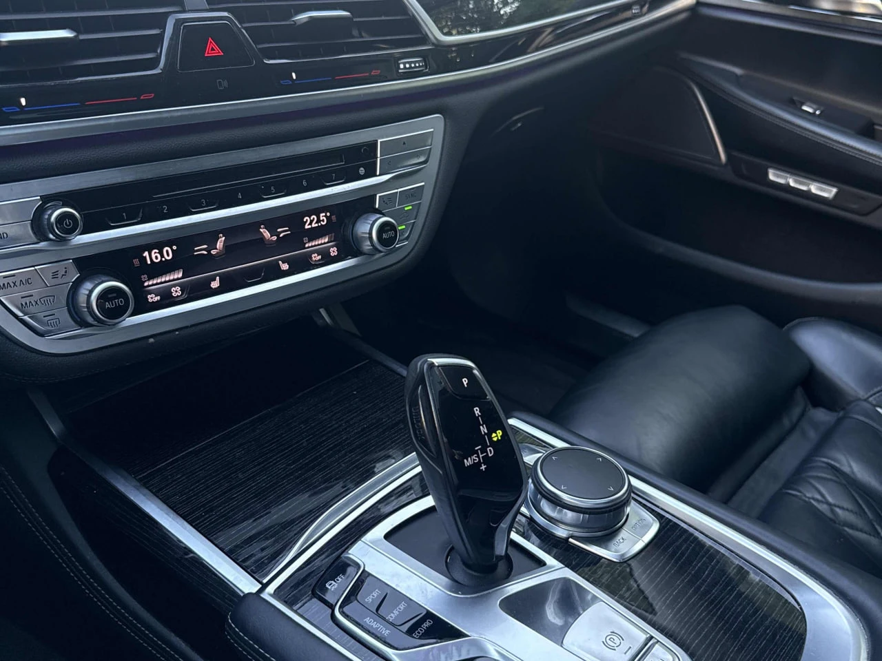 BMW 750 *  *    * CARFAX *  | Mobile.bg   11