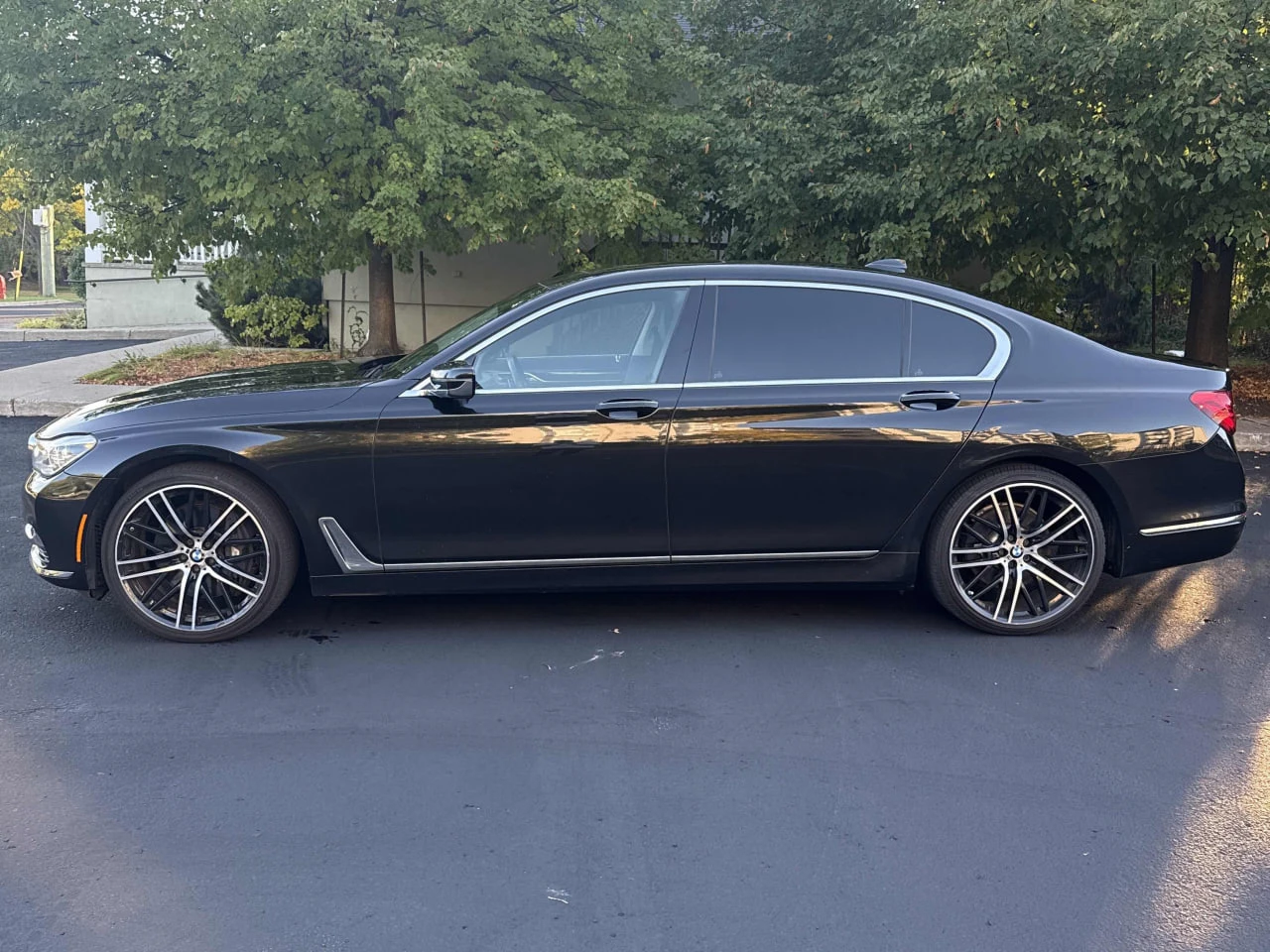 BMW 750 * АВТО КРЕДИТ* ЦЕНА ДО БГ * CARFAX *  - изображение 5