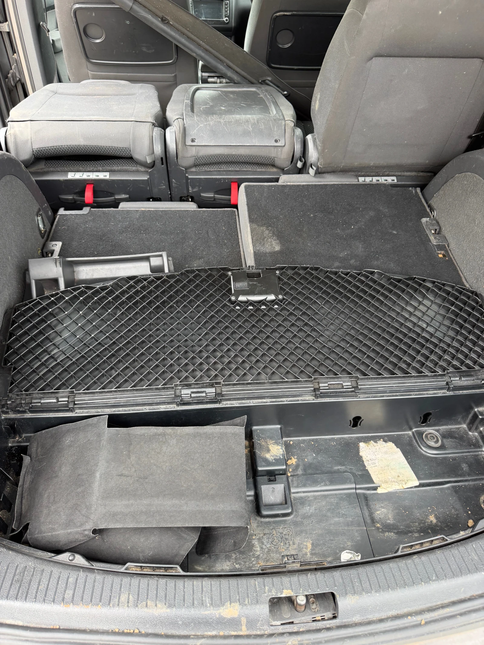 VW Touran 1.6tdi dsg, снимка 13 - Автомобили и джипове - 54487720