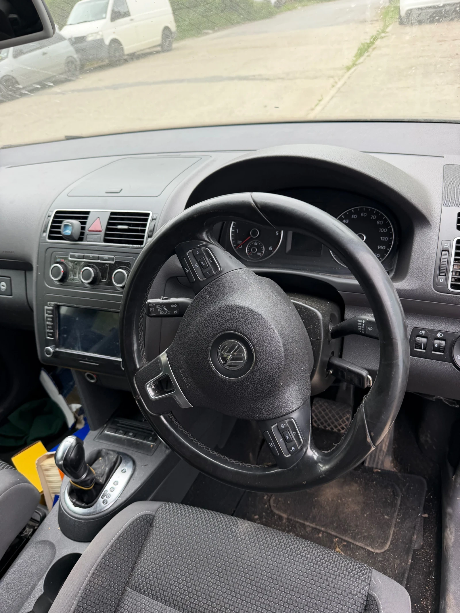 VW Touran 1.6tdi dsg, снимка 8 - Автомобили и джипове - 54487720