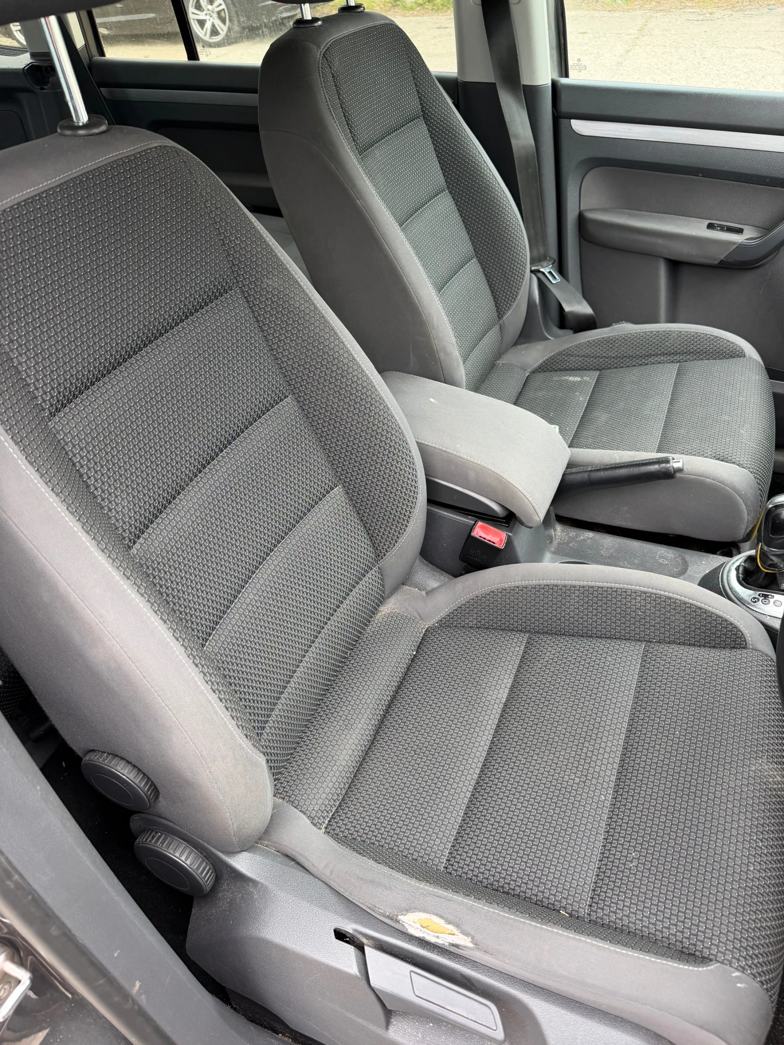 VW Touran 1.6tdi dsg, снимка 6 - Автомобили и джипове - 54487720