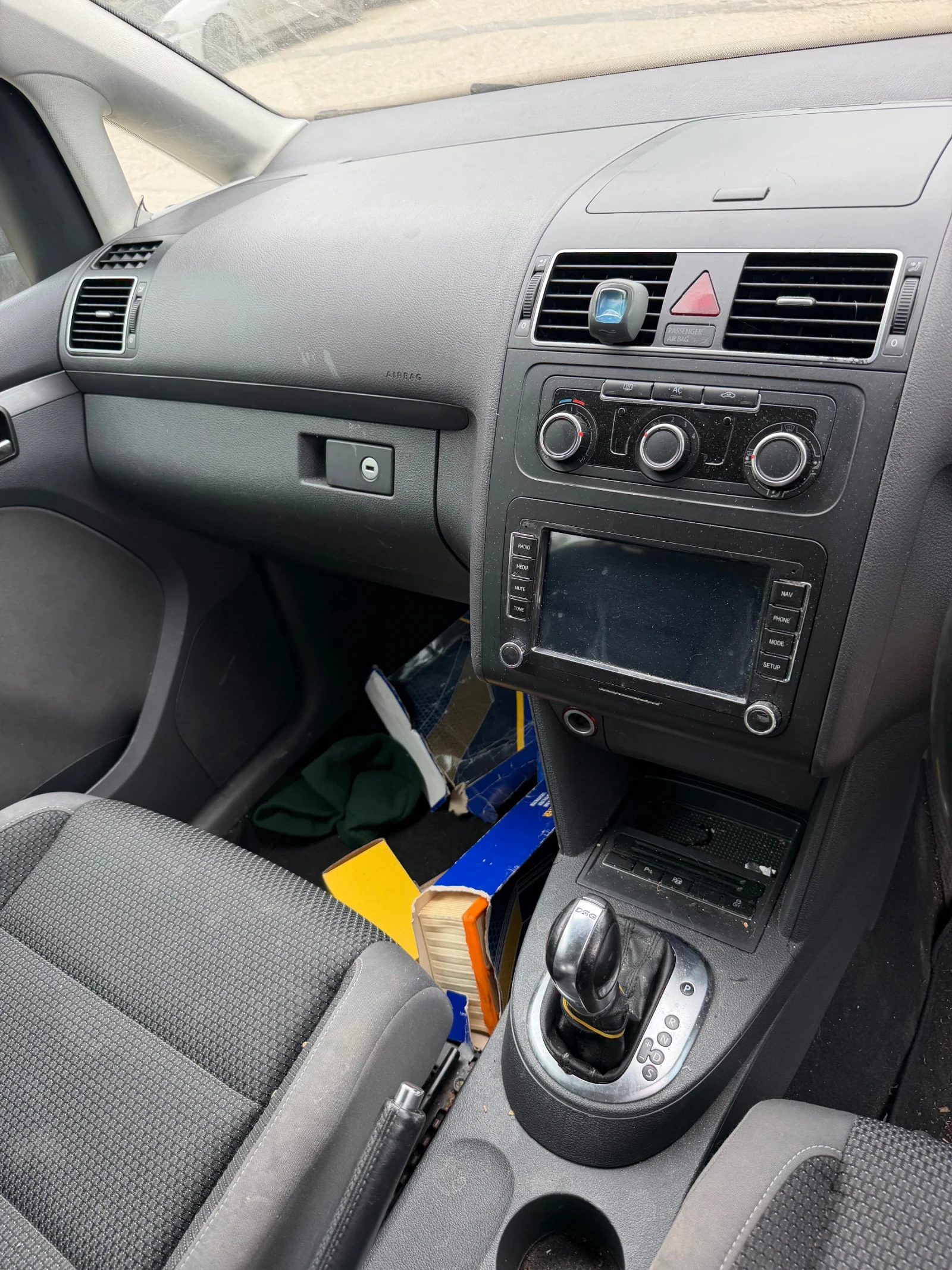VW Touran 1.6tdi dsg, снимка 9 - Автомобили и джипове - 54487720