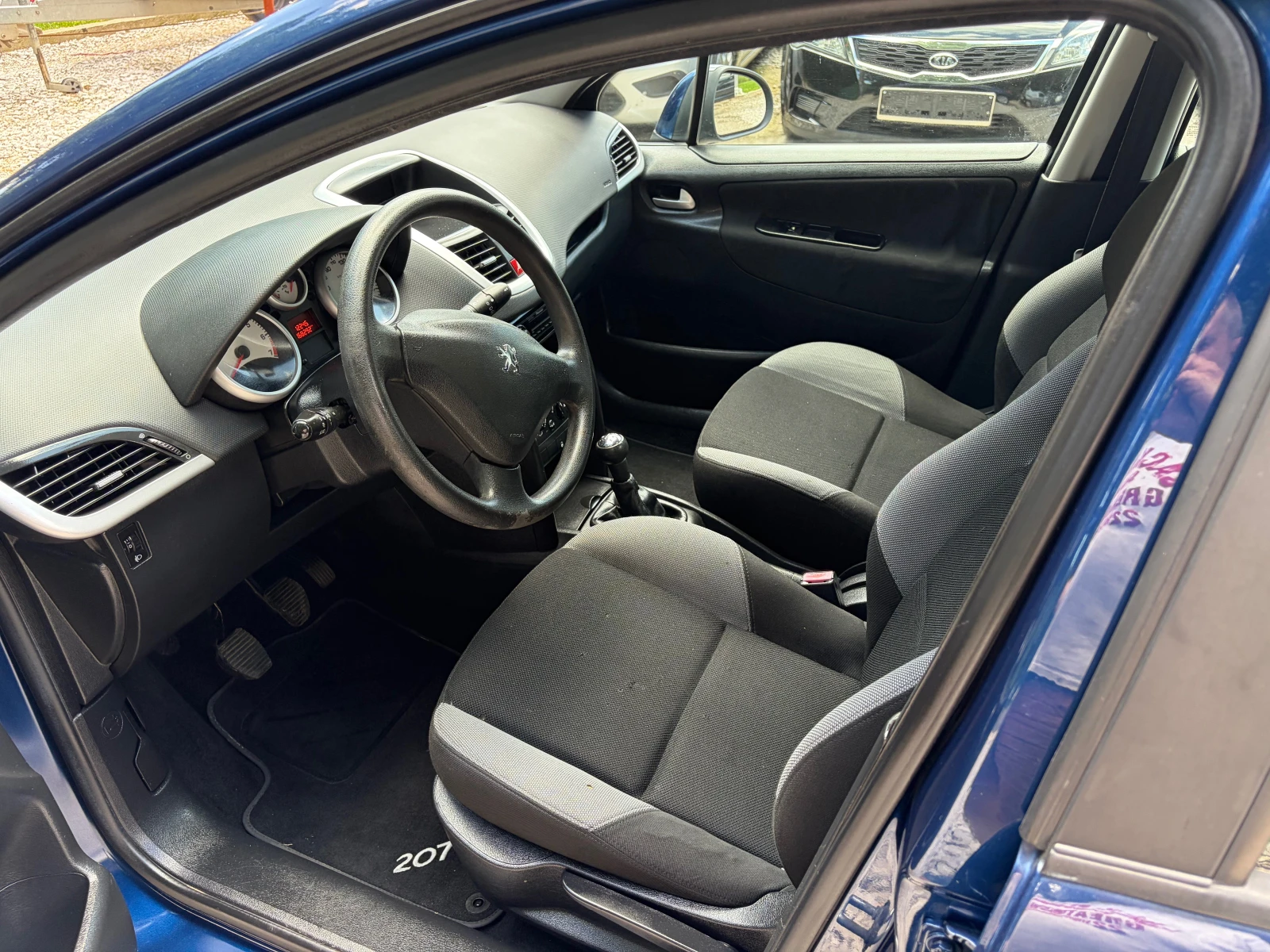 Peugeot 207 1.4i klima, снимка 6 - Автомобили и джипове - 54703009