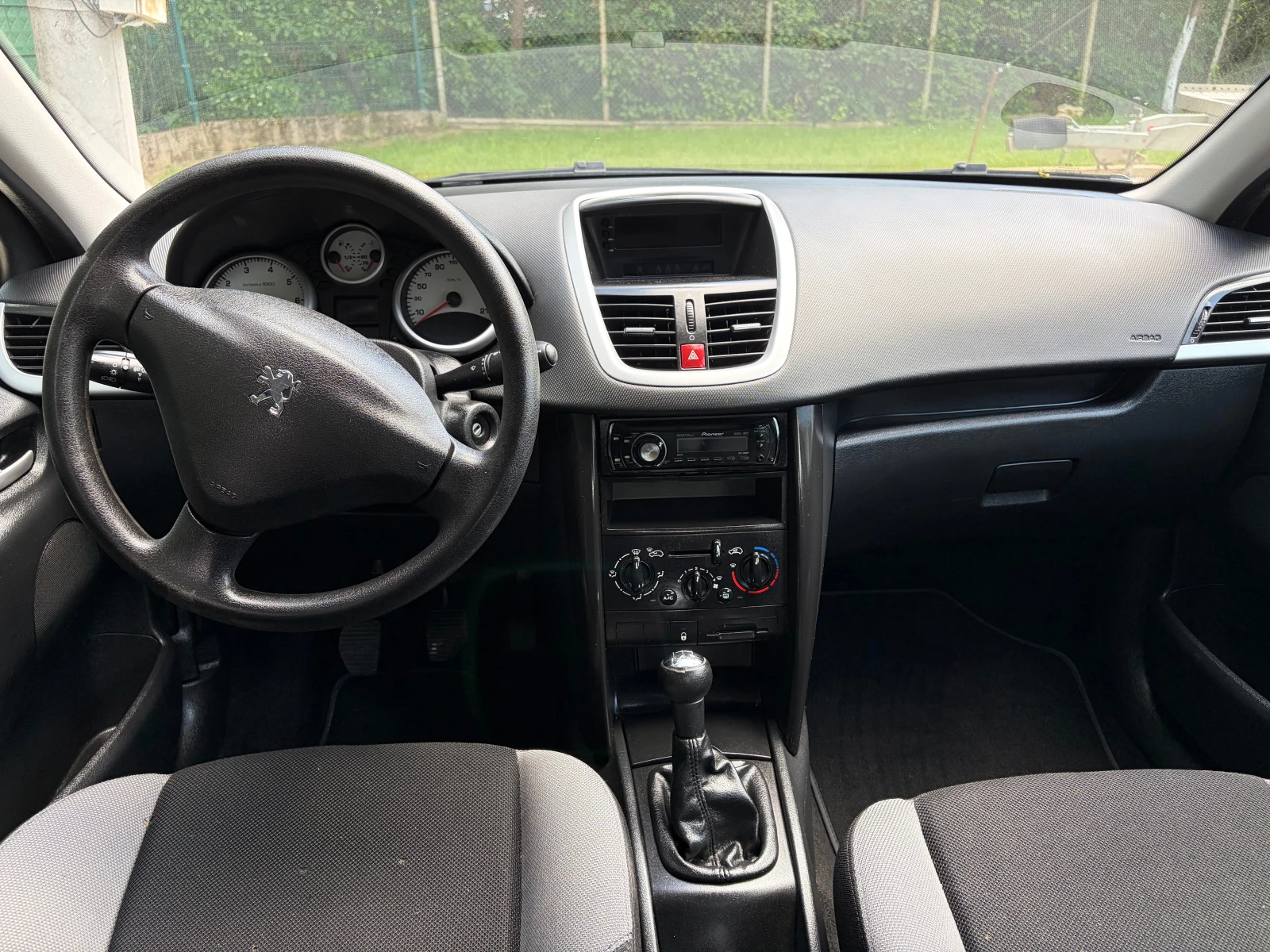 Peugeot 207 1.4i klima, снимка 7 - Автомобили и джипове - 54703009