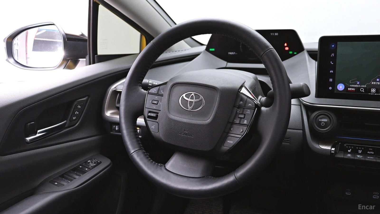 Toyota Prius * ПАНО* KEYLESS* Camera* ПОДГРЕВ* LED* , снимка 15 - Автомобили и джипове - 55625394