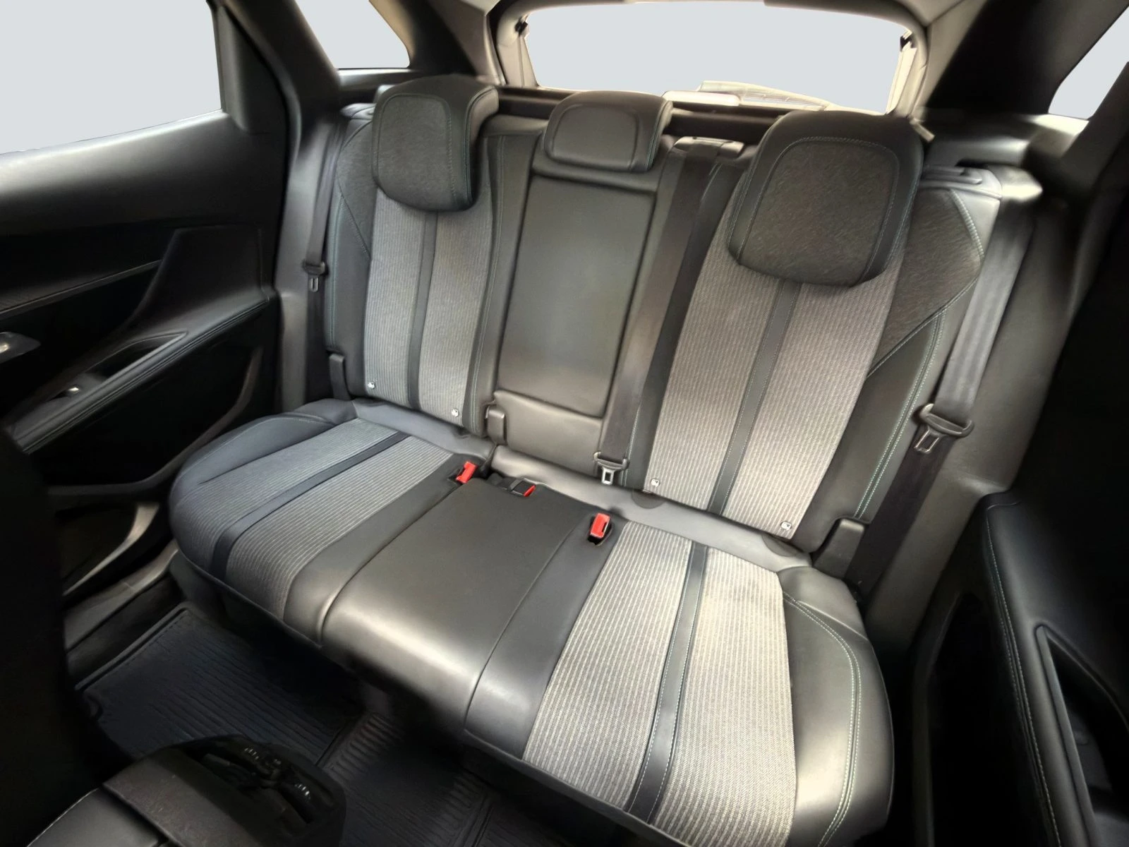 Peugeot 3008 New Line Up ALLURE 1.2 PureTech 130 S&S EAT8 EURO, снимка 12 - Автомобили и джипове - 55644866