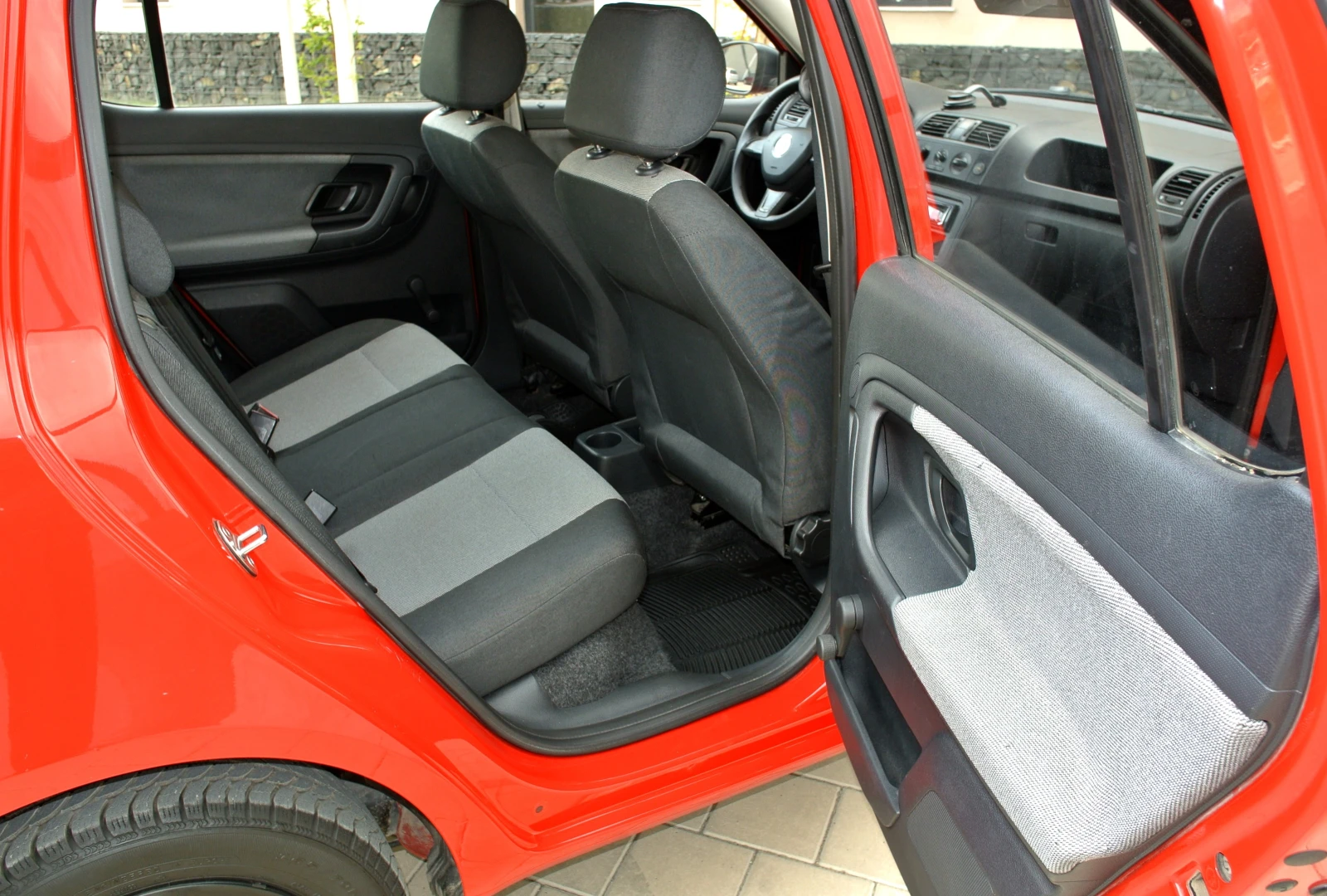 Skoda Fabia РЕГИСТРИРАН * 1.2* КЛИМАТИК* ЕВРО 5В, снимка 13 - Автомобили и джипове - 55668714