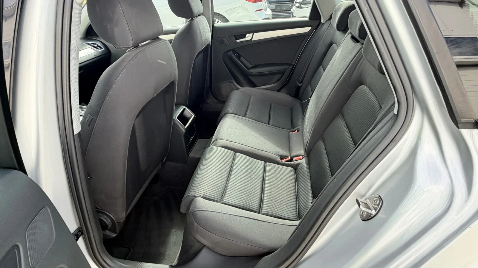 Audi A4 2.0tdi 177k.s* Facelife* 4x4* Navi* NOVA* , снимка 9 - Автомобили и джипове - 55713283