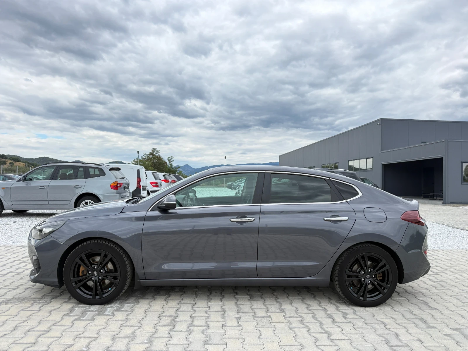 Hyundai I30 1.6CRDI FASTBACK, снимка 3 - Автомобили и джипове - 56166150