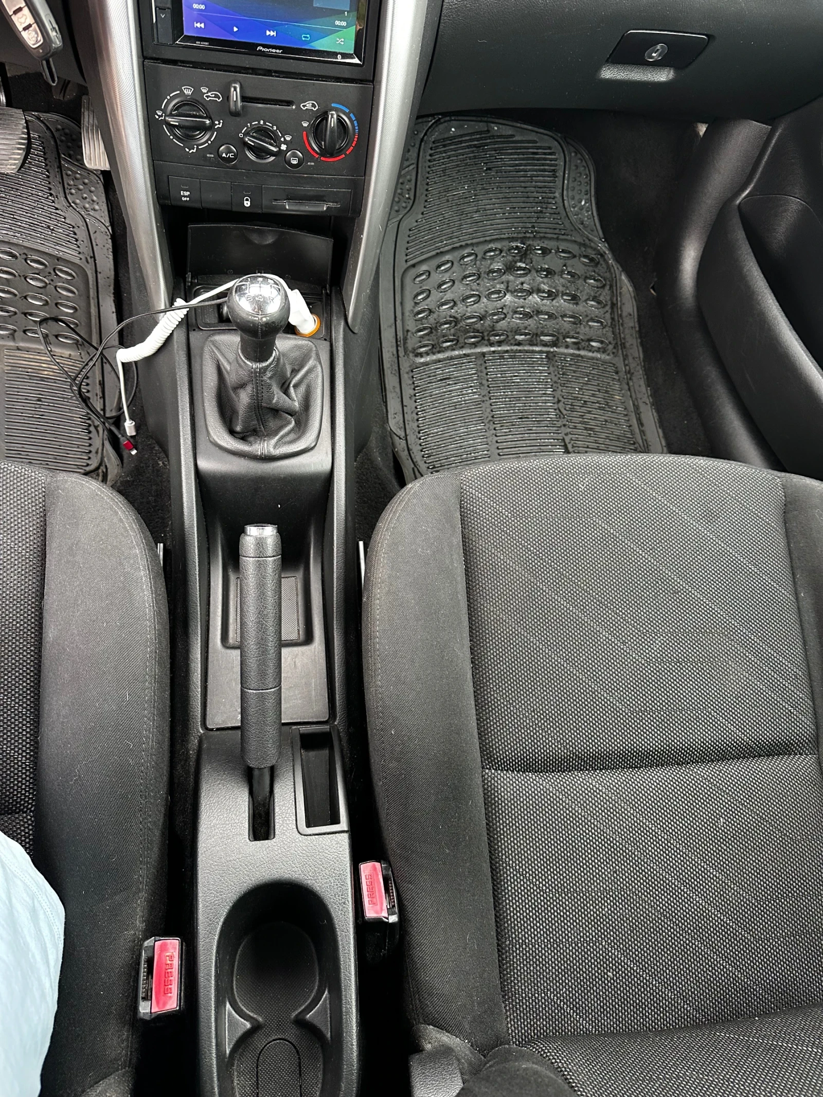 Peugeot 207, снимка 12 - Автомобили и джипове - 56198122