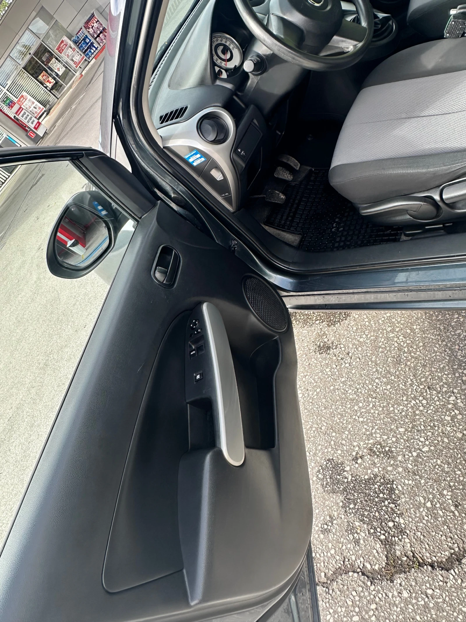 Mazda 2, снимка 13 - Автомобили и джипове - 56659638