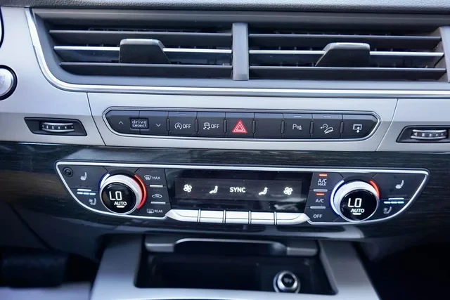 Audi Q7 !PRESTIGE! ПОДГРЕВ/ОБДУХВАНЕ/ПАНОРАМА/360 КАМЕРИ, снимка 11 - Автомобили и джипове - 55101161