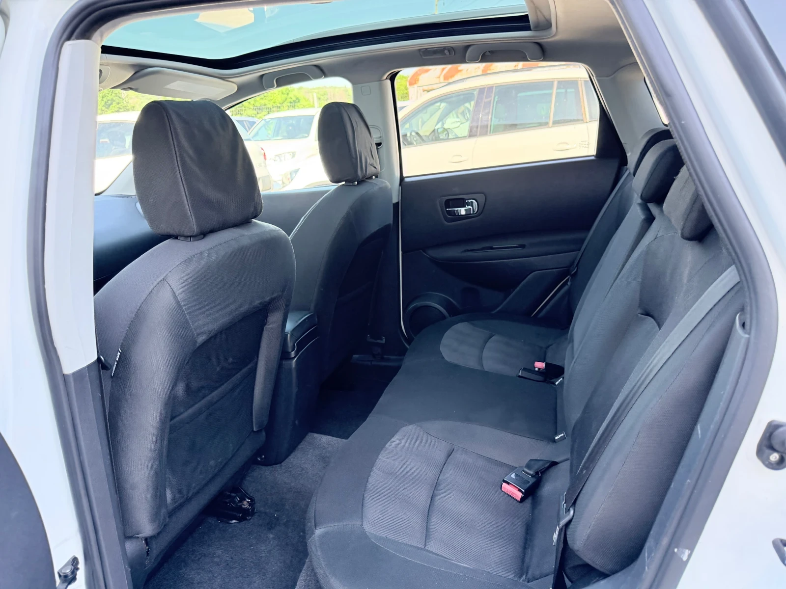Nissan Qashqai 1.6dci 131k.c * N-TEC* Navi* PANORAMA* UNIKAT* , снимка 8 - Автомобили и джипове - 47626043
