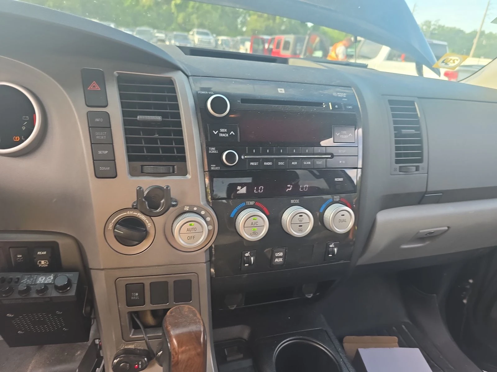Toyota Tundra 5.7 V8* КОЖА* JBL* TOP DEAL* ШОУРУМ* ПЕРФЕКТЕН ЗА  - изображение 8