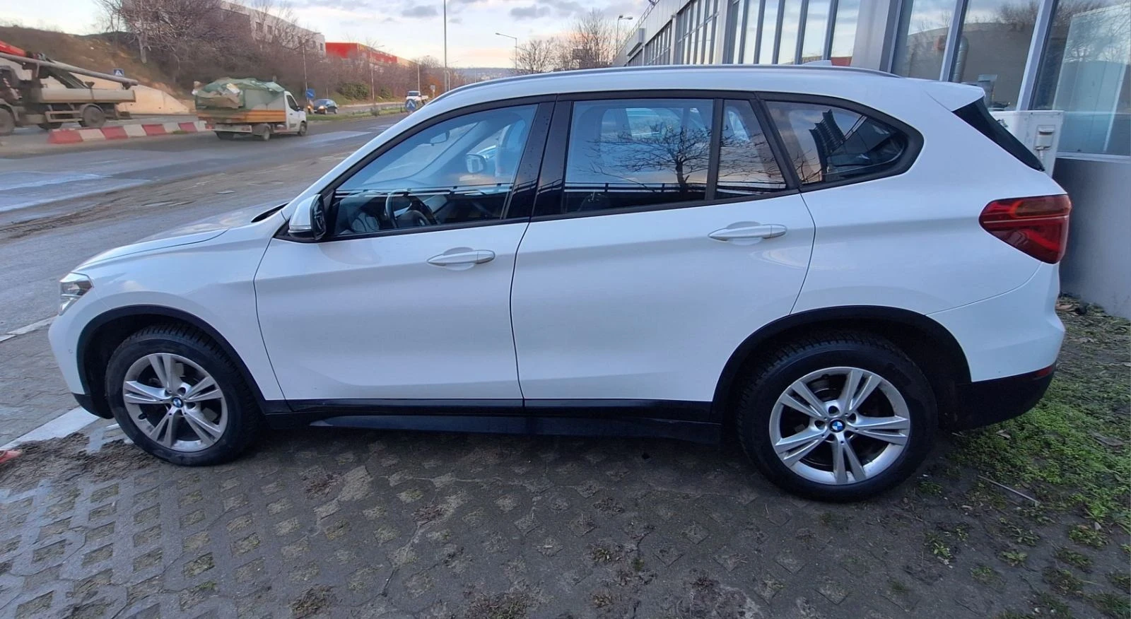 BMW X1 xDrive 1.8 D - изображение 3